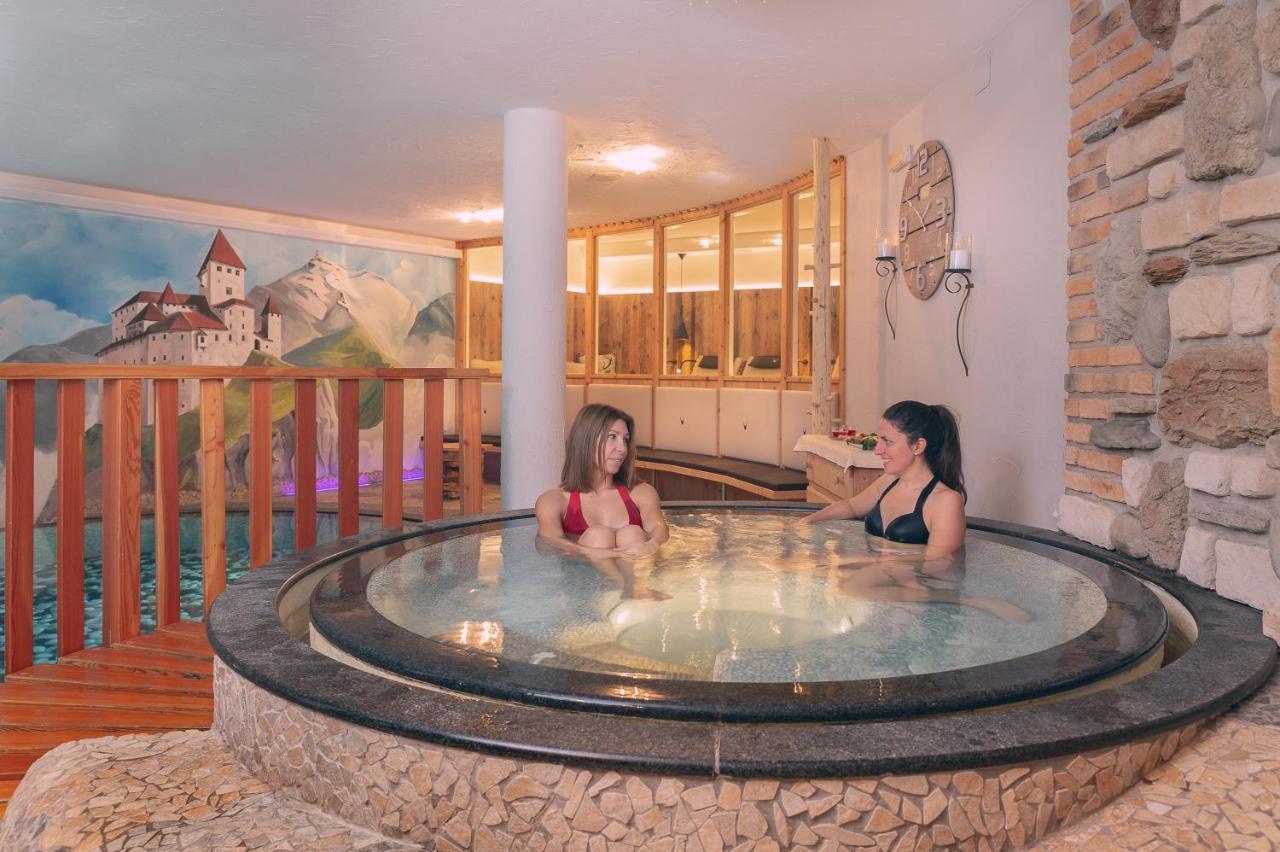 Hotel Madonnina Resort And Wellness Soraga di Fassa Exterior foto
